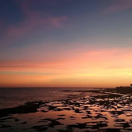 En El Centro A 200 M De La Playa Apartman *